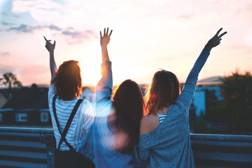 海外で外国人の友達を3ヶ月で100人以上作る方法[ワーホリ・旅行] EigoTrip